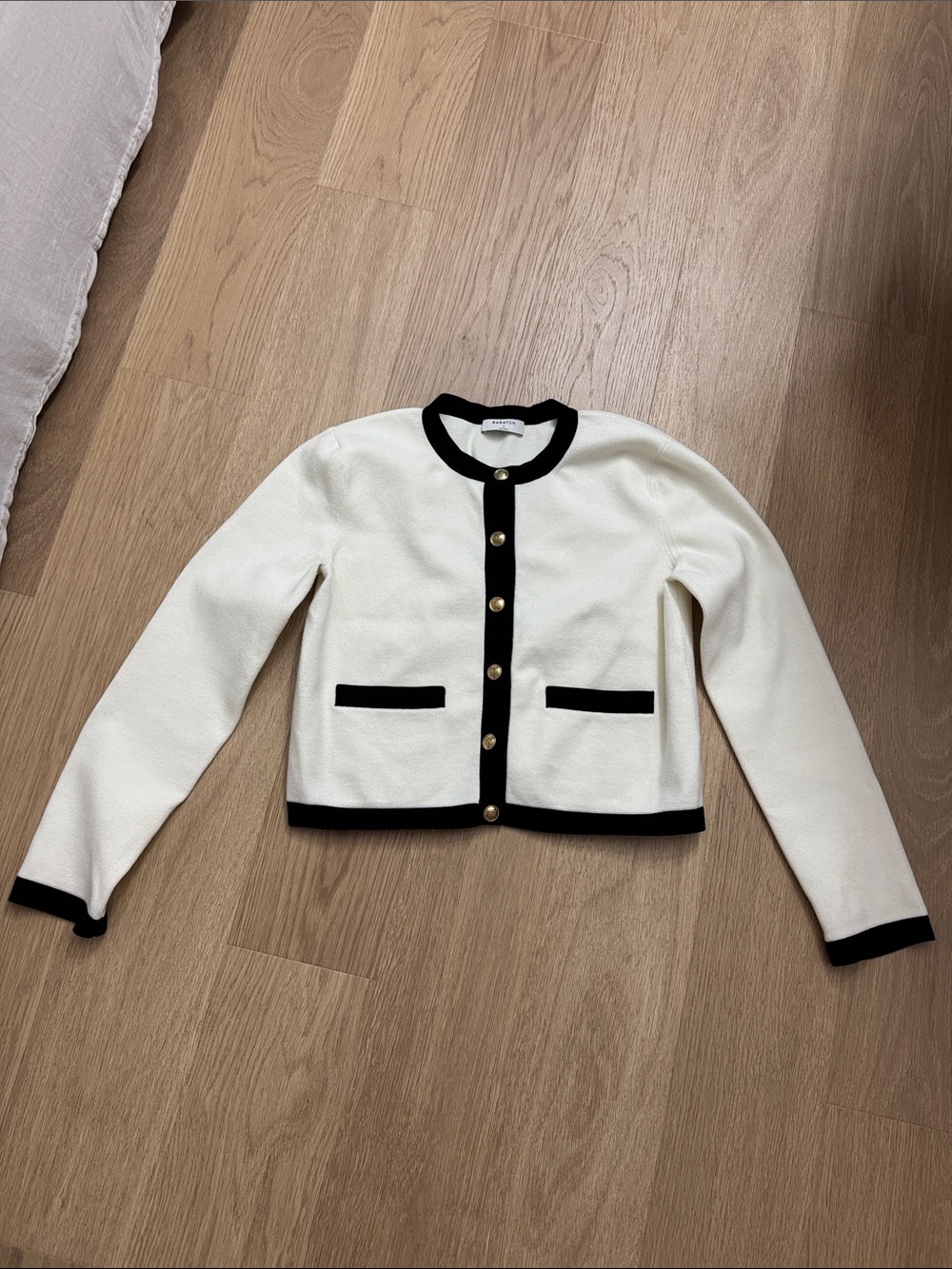 Aritzia babaton knit sweater